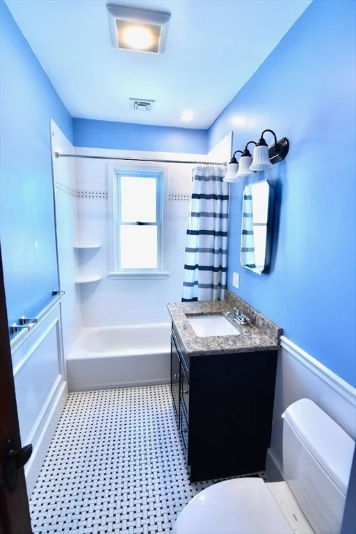 2 bed, 1 bath apartment for rent at 710 Metropolitan Ave Unit 3, Hyde Park — photo 3 of 20