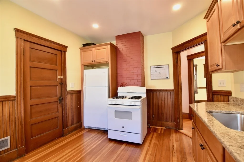2 bed, 1 bath apartment for rent at 710 Metropolitan Ave Unit 3, Hyde Park — photo 8 of 20