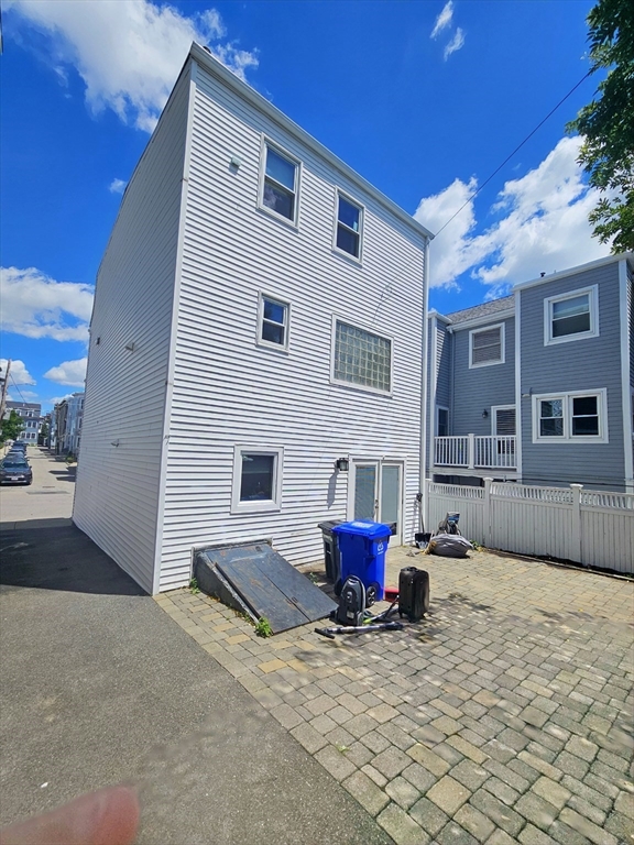 3 bed, 3 bath apartment for rent at 711 East 7th St Unit 7, South Boston — photo 16 of 16
