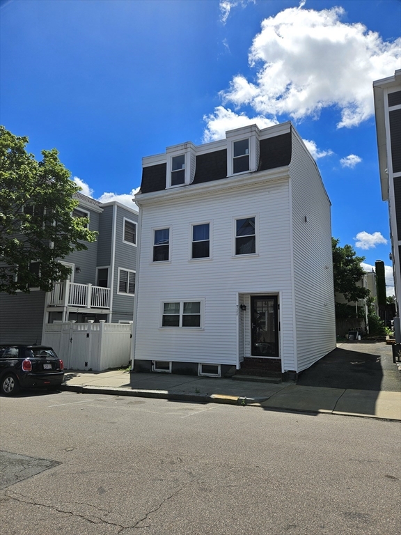3 bed, 3 bath apartment for rent at 711 East 7th St Unit 7, South Boston