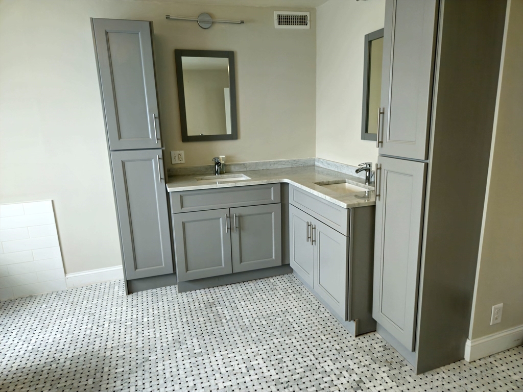 3 bed, 3 bath apartment for rent at 711 East 7th St Unit 7, South Boston — photo 11 of 16