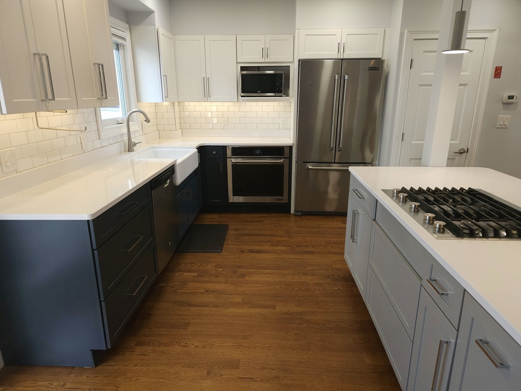 3 bed, 3 bath apartment for rent at 711 East 7th St Unit 7, South Boston — photo 4 of 16