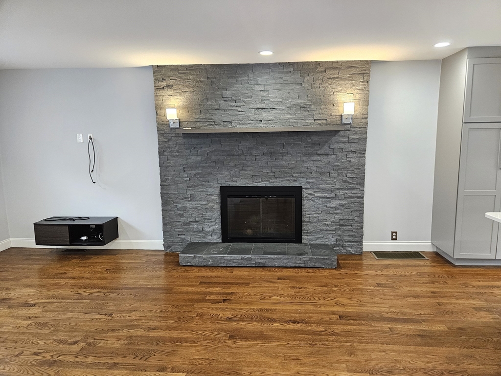 3 bed, 3 bath apartment for rent at 711 East 7th St Unit 7, South Boston — photo 3 of 16
