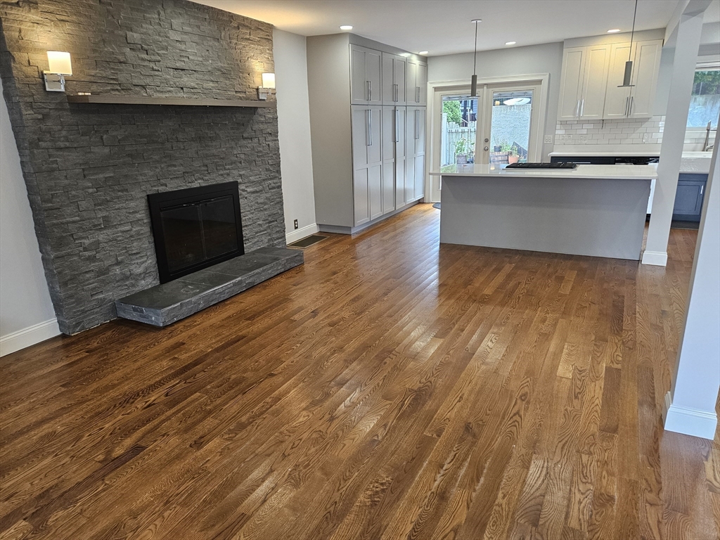 3 bed, 3 bath apartment for rent at 711 East 7th St Unit 7, South Boston — photo 2 of 16