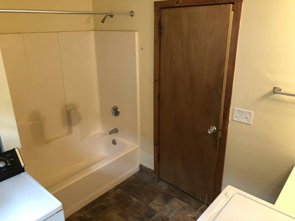 2 bed, 1 bath apartment for rent at 711 Main St Unit 1, Amherst — photo 4 of 8