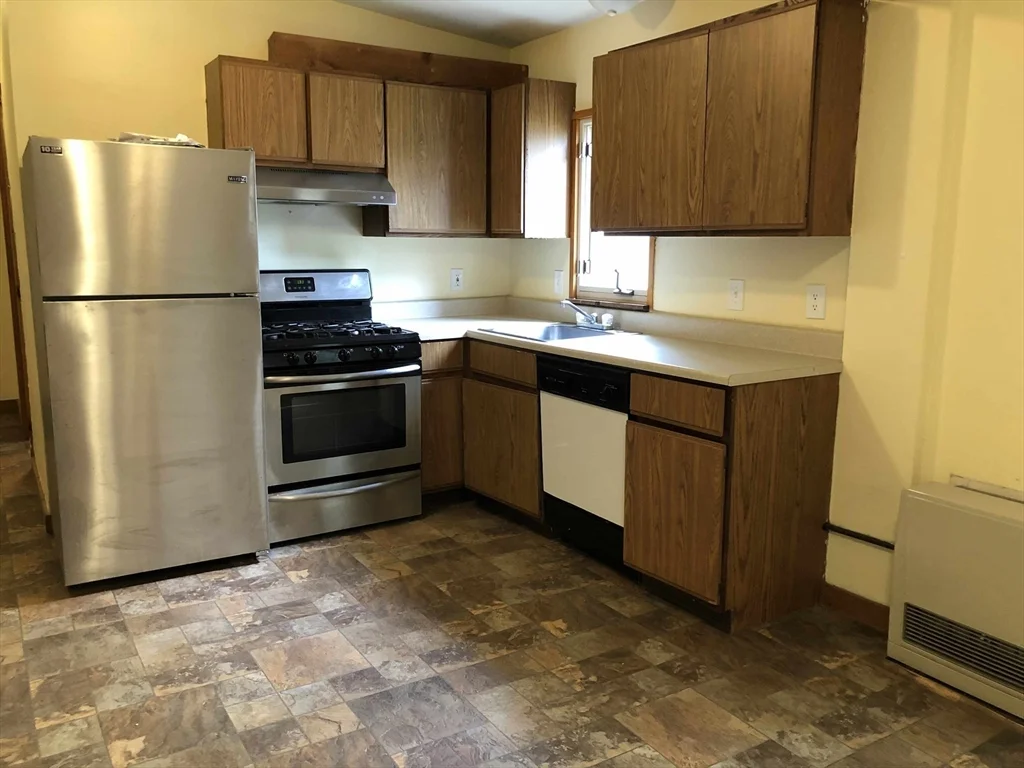 2 bed, 1 bath apartment for rent at 711 Main St Unit 1, Amherst — photo 5 of 8