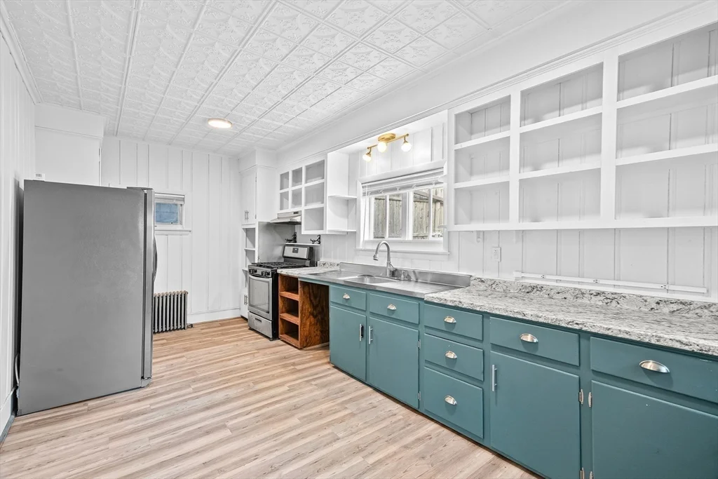 2 bed, 1 bath apartment for rent at 712 Eastern Ave Unit 1, Fall River — photo 11 of 13