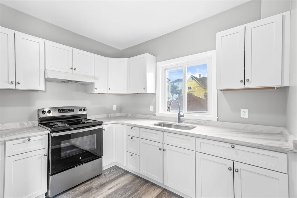 2 bed, 1 bath apartment for rent at 712 Eastern Ave Unit 2, Fall River — photo 1 of 15