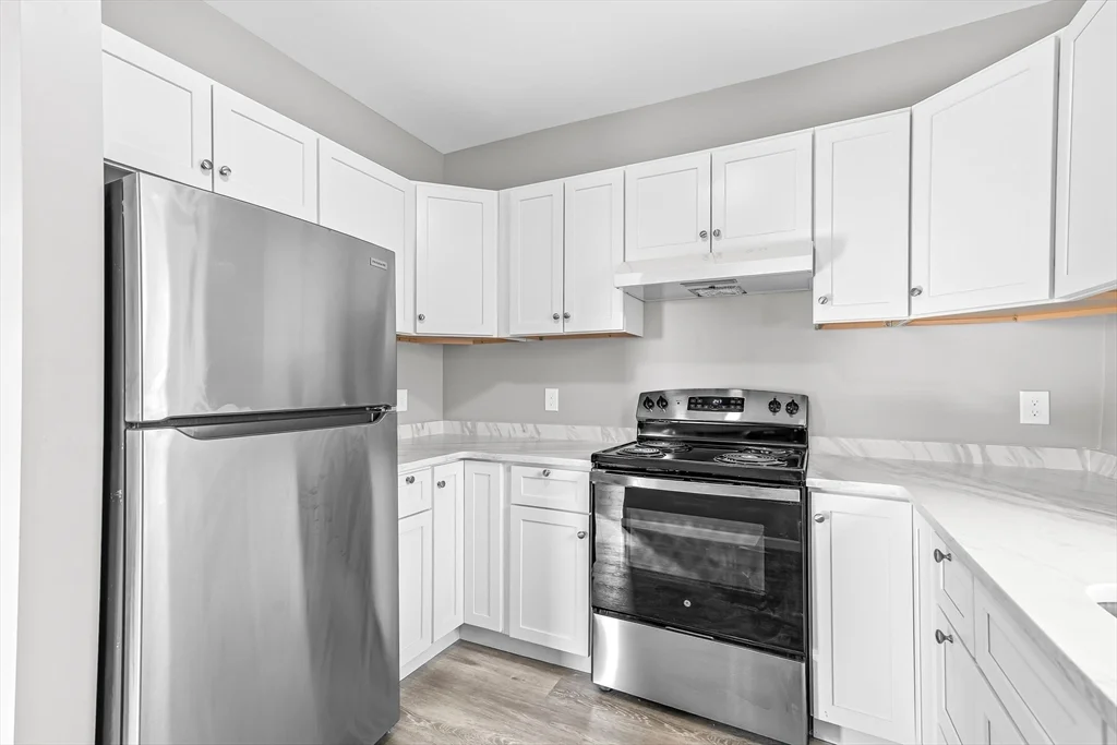 2 bed, 1 bath apartment for rent at 712 Eastern Ave Unit 2, Fall River — photo 2 of 15