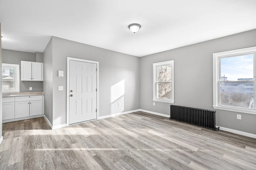 2 bed, 1 bath apartment for rent at 712 Eastern Ave Unit 2, Fall River — photo 3 of 15
