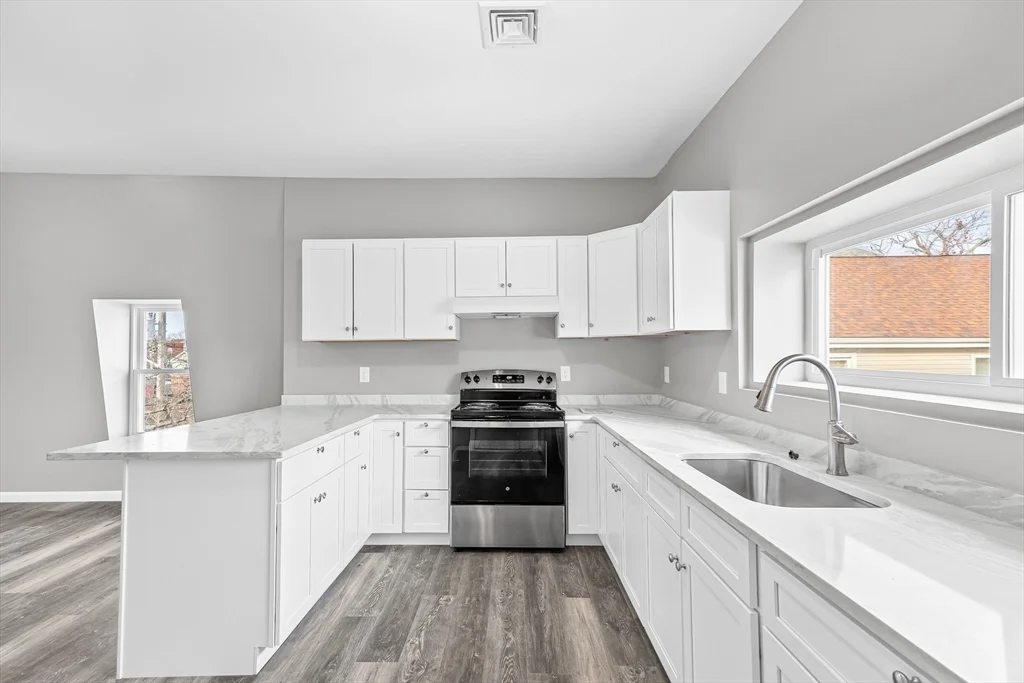 2 bed, 1 bath apartment for rent at 712 Eastern Ave Unit 3, Fall River — photo 1 of 13