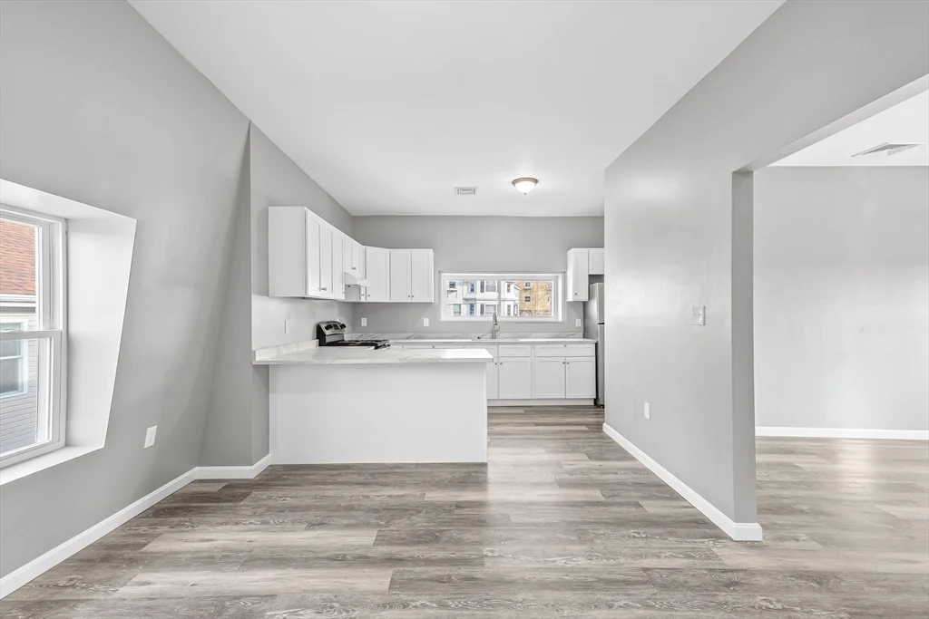 2 bed, 1 bath apartment for rent at 712 Eastern Ave Unit 3, Fall River — photo 3 of 13