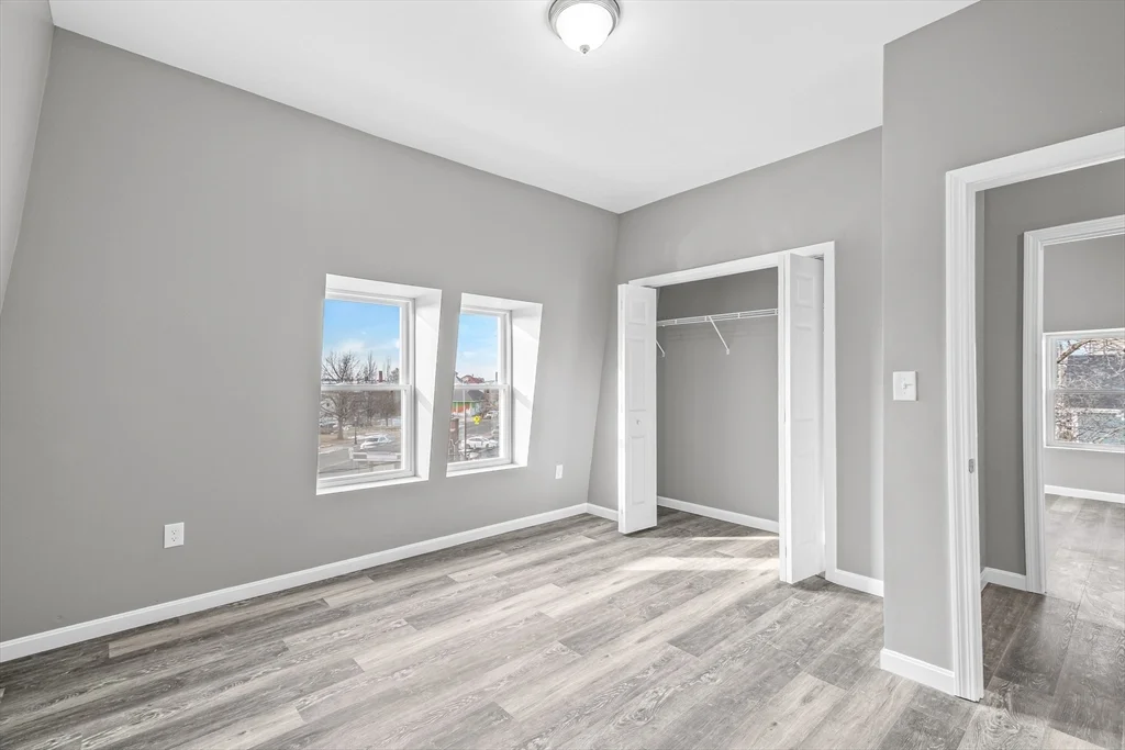 2 bed, 1 bath apartment for rent at 712 Eastern Ave Unit 3, Fall River — photo 5 of 13