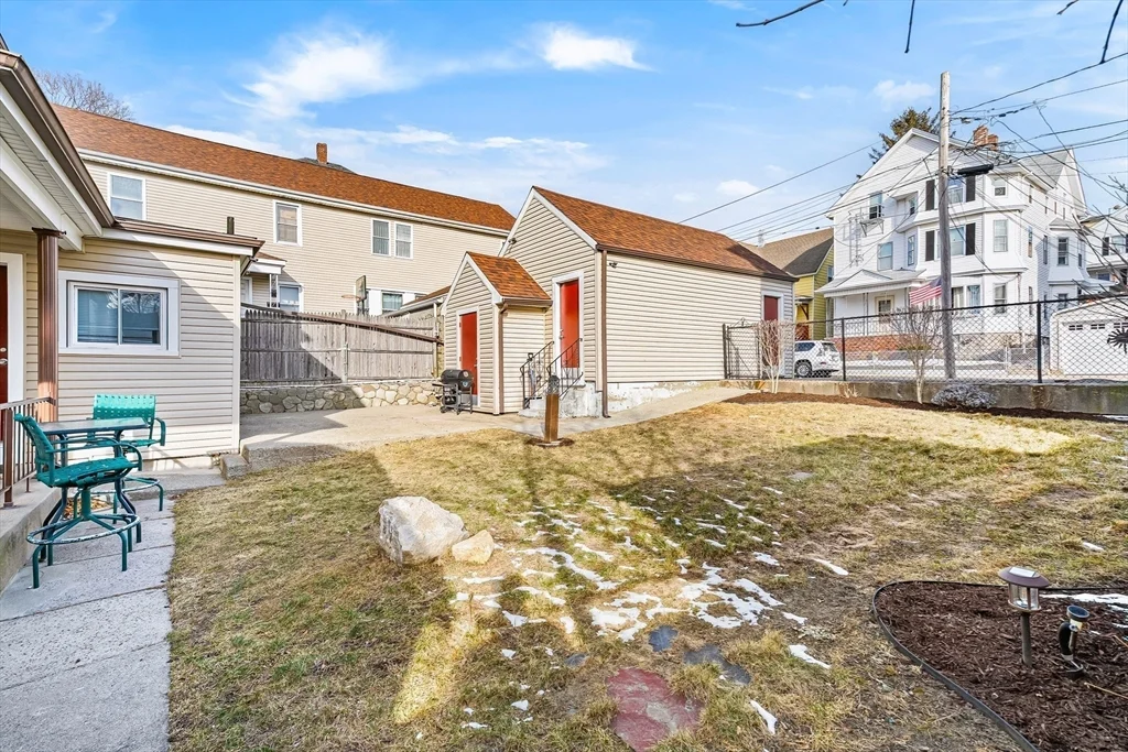 2 bed, 1 bath apartment for rent at 712 Eastern Ave Unit 3, Fall River — photo 11 of 13