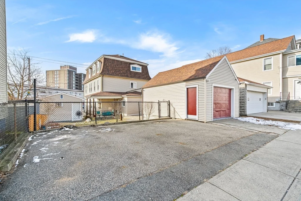 2 bed, 1 bath apartment for rent at 712 Eastern Ave Unit 3, Fall River — photo 12 of 13