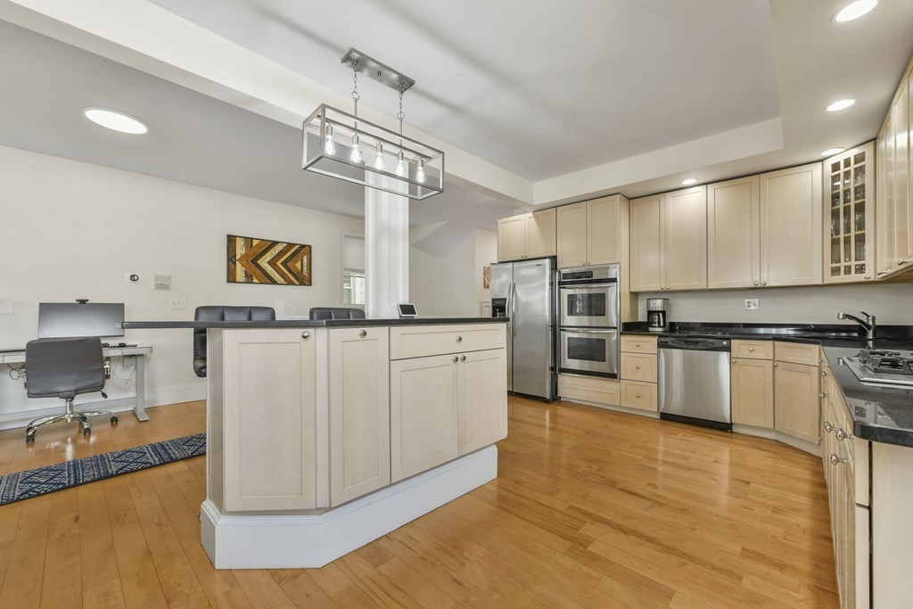 3 bed, 2 bath apartment for rent at 714 East 4th St Unit 1, South Boston — photo 3 of 26