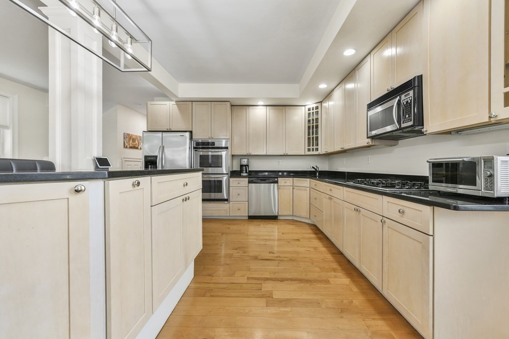 3 bed, 2 bath apartment for rent at 714 East 4th St Unit 1, South Boston — photo 2 of 26