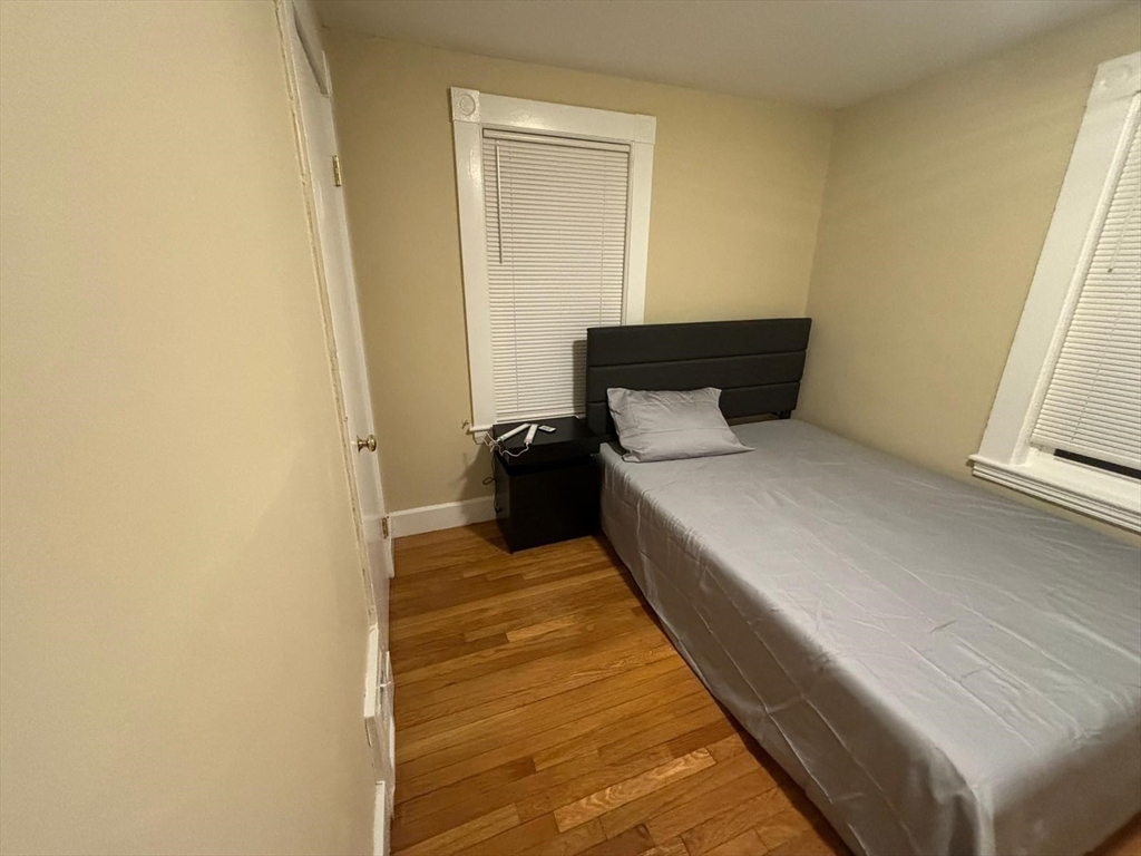 4 bed, 1 bath apartment for rent at 714 Truman Hwy Unit 714, Hyde Park — photo 7 of 15