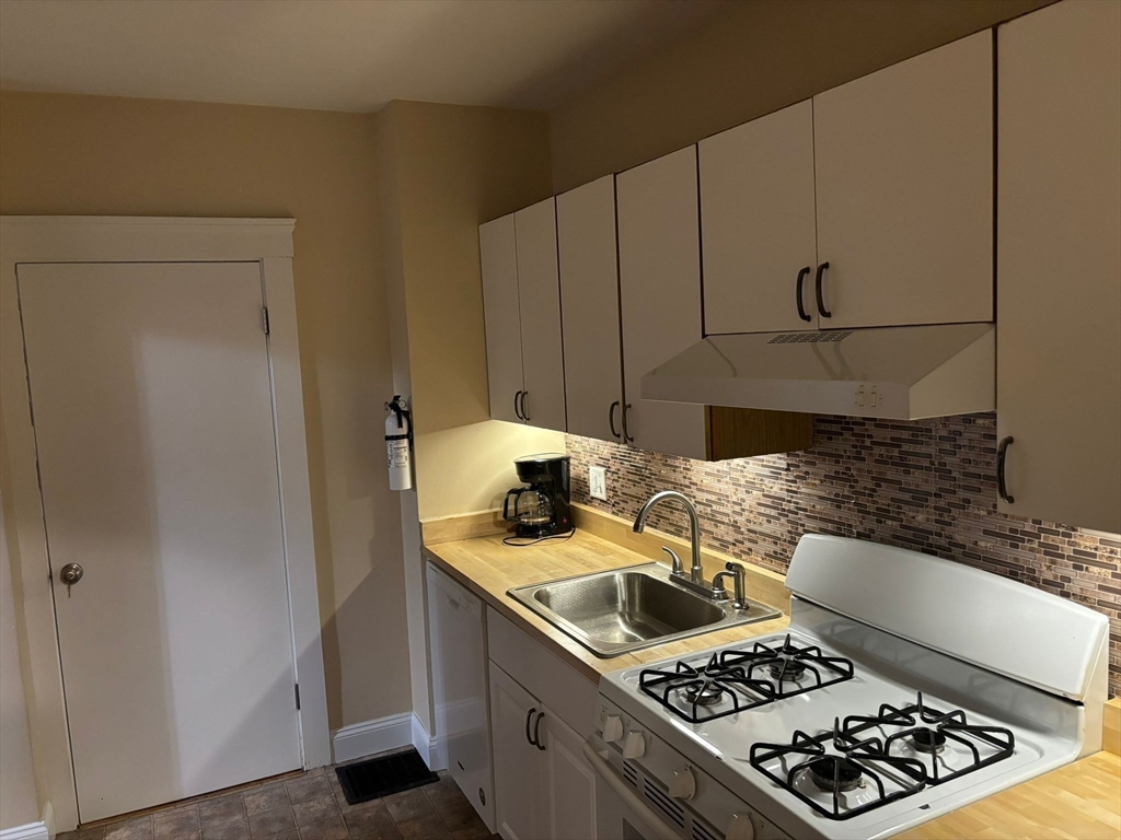 4 bed, 1 bath apartment for rent at 714 Truman Hwy Unit 714, Hyde Park — photo 2 of 15
