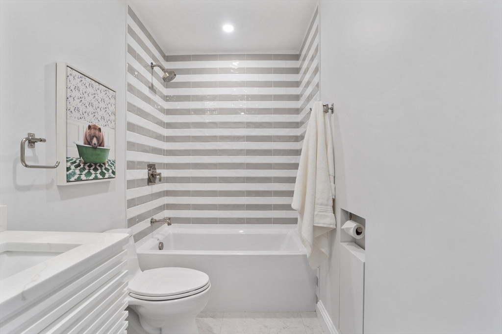 3 bed, 2 bath apartment for rent at 715 E 7th St Unit 5, South Boston — photo 18 of 26