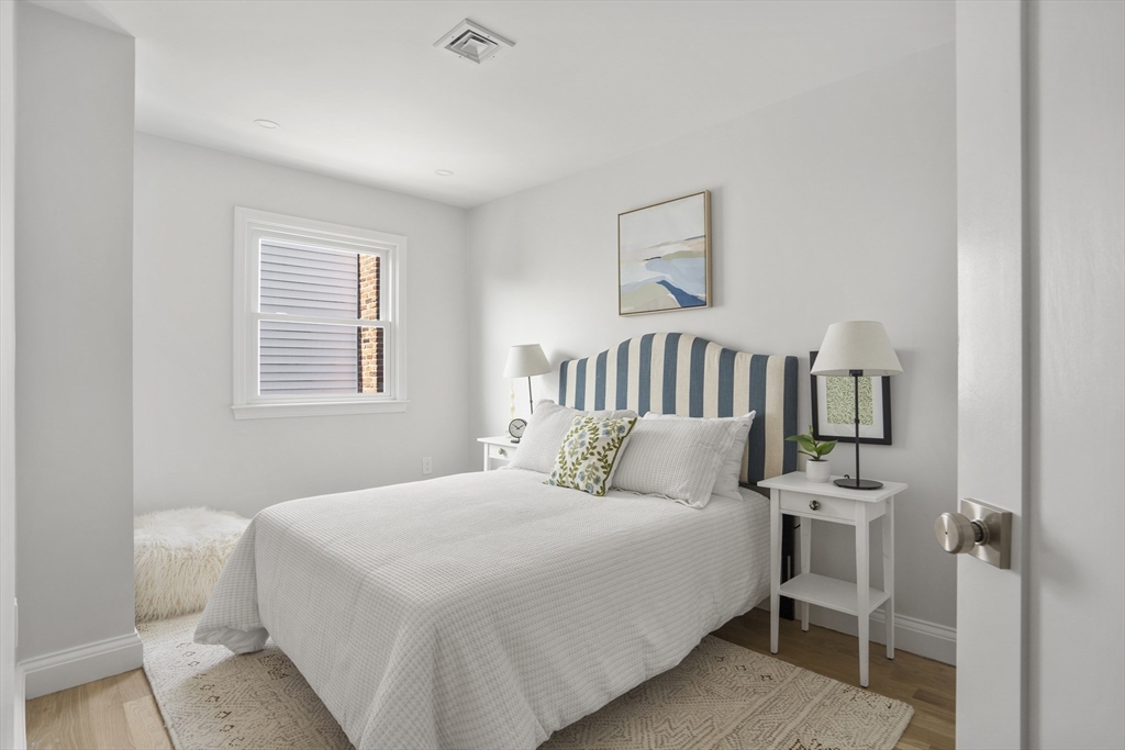 3 bed, 2 bath apartment for rent at 715 E 7th St Unit 5, South Boston — photo 17 of 26