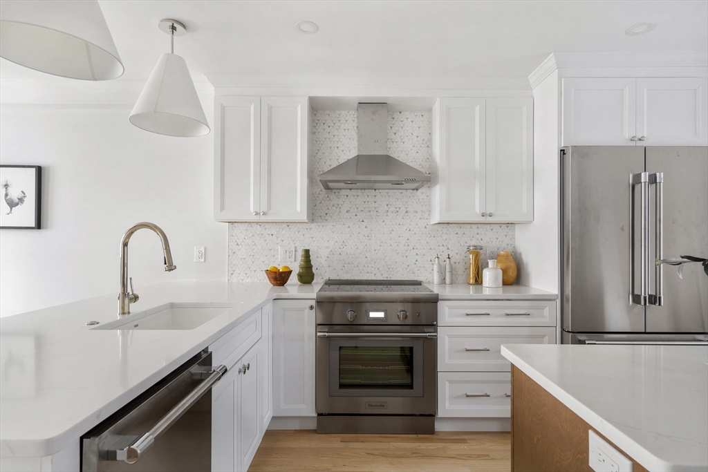 3 bed, 2 bath apartment for rent at 715 E 7th St Unit 5, South Boston — photo 1 of 26