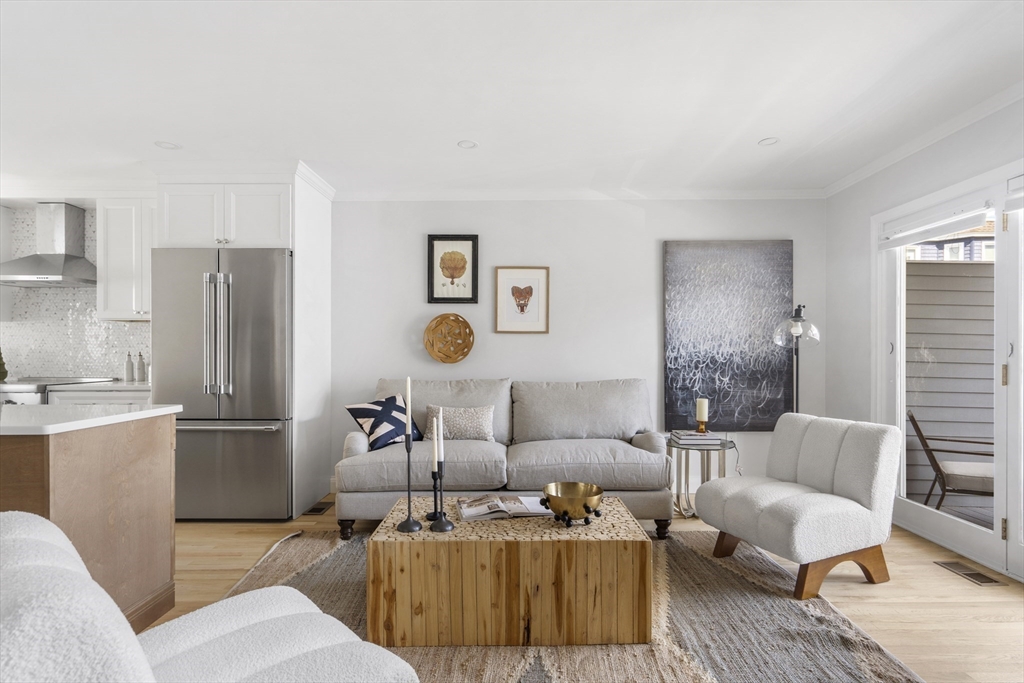 3 bed, 2 bath apartment for rent at 715 E 7th St Unit 5, South Boston — photo 7 of 26
