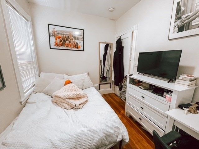 3 bed, 1 bath apartment for rent at 715 East 2nd St Unit 2, South Boston — photo 14 of 17
