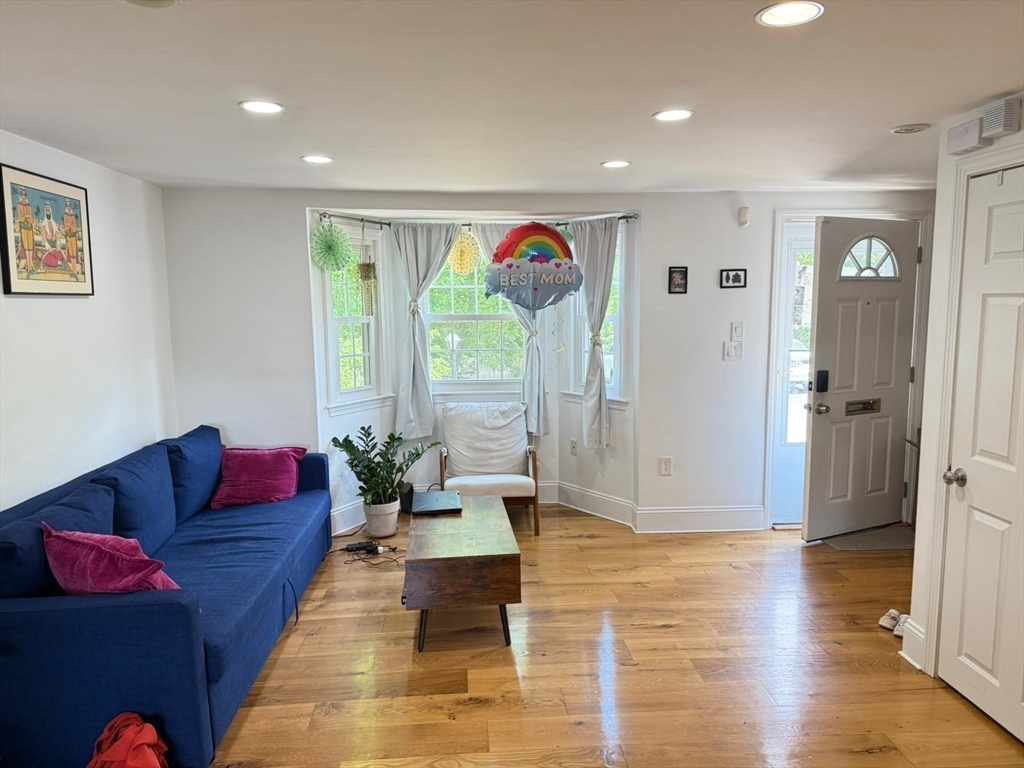 2 bed, 1 bath apartment for rent at 715 Hammond St Unit 715, Chestnut Hill — photo 3 of 22