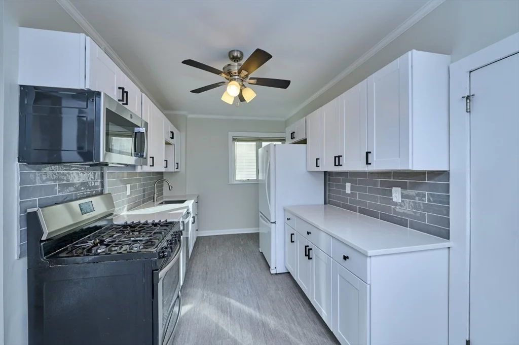 2 bed, 1 bath apartment for rent at 715 Truman Pkwa Unit 1, Hyde Park — photo 3 of 29