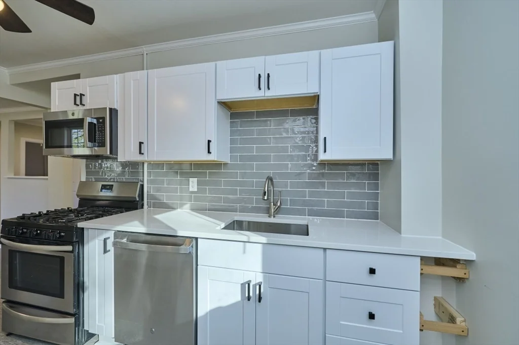 2 bed, 1 bath apartment for rent at 715 Truman Pkwa Unit 1, Hyde Park — photo 4 of 29