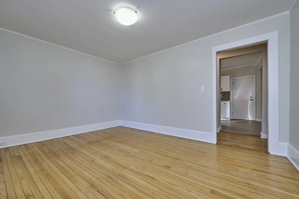 2 bed, 1 bath apartment for rent at 715 Truman Pkwa Unit 1, Hyde Park — photo 11 of 29