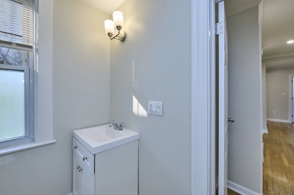 2 bed, 1 bath apartment for rent at 715 Truman Pkwa Unit 1, Hyde Park — photo 14 of 29