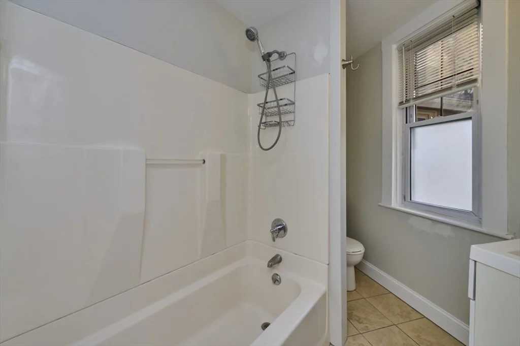 2 bed, 1 bath apartment for rent at 715 Truman Pkwa Unit 1, Hyde Park — photo 13 of 29