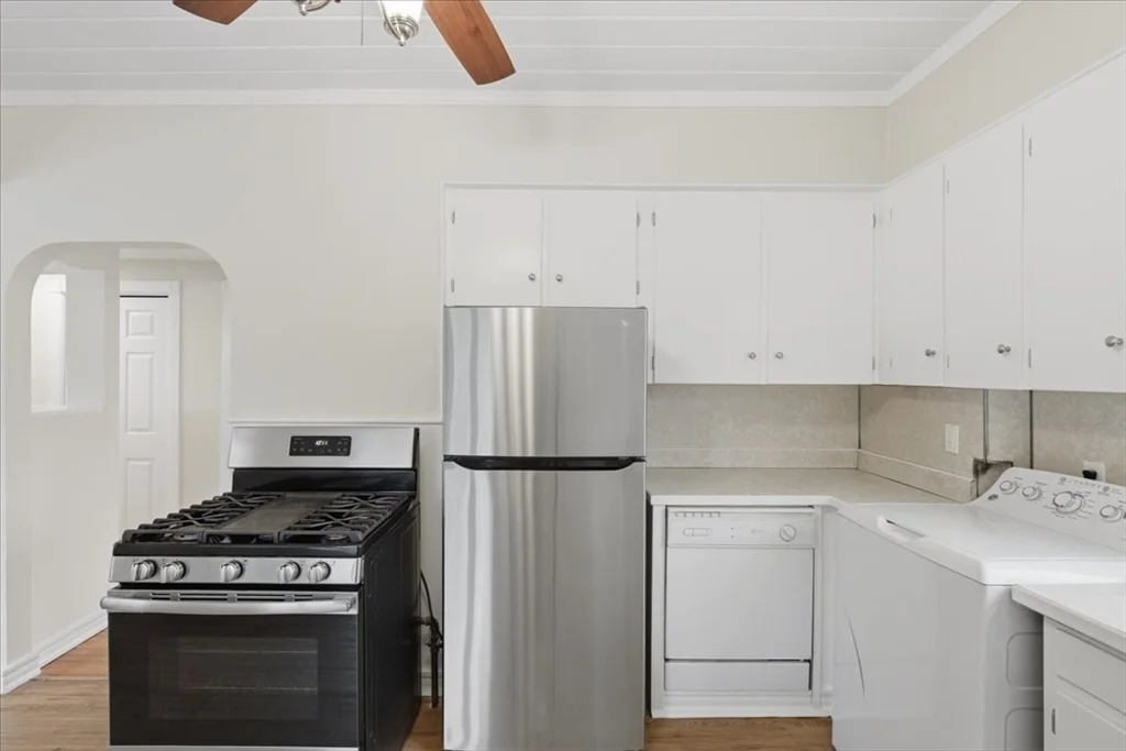 2 bed, 1 bath apartment for rent at 715 Truman Pkwa Unit 2, Hyde Park — photo 12 of 41