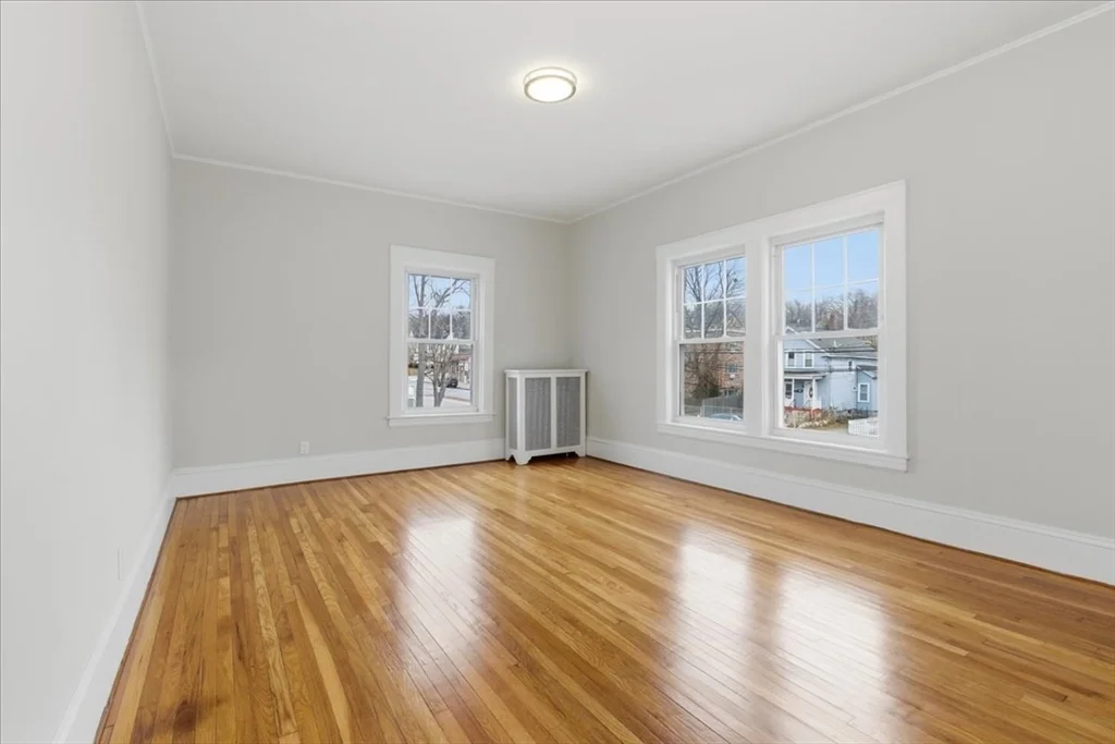 2 bed, 1 bath apartment for rent at 715 Truman Pkwa Unit 2, Hyde Park — photo 5 of 41