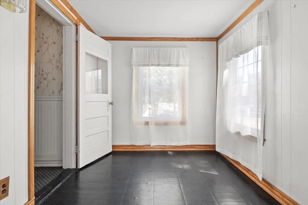2 bed, 1 bath apartment for rent at 715 Truman Pkwa Unit 2, Hyde Park — photo 32 of 41