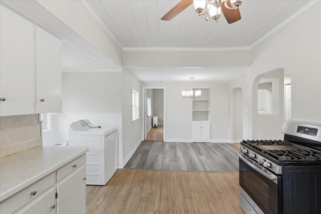 2 bed, 1 bath apartment for rent at 715 Truman Pkwa Unit 2, Hyde Park — photo 13 of 41