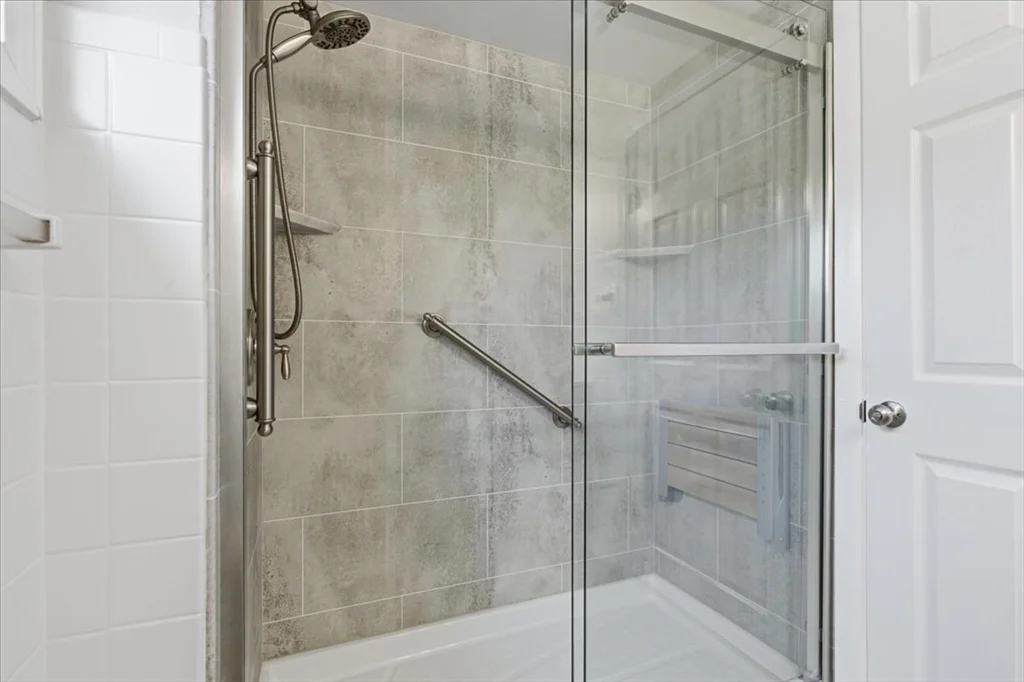 2 bed, 1 bath apartment for rent at 715 Truman Pkwa Unit 2, Hyde Park — photo 24 of 41