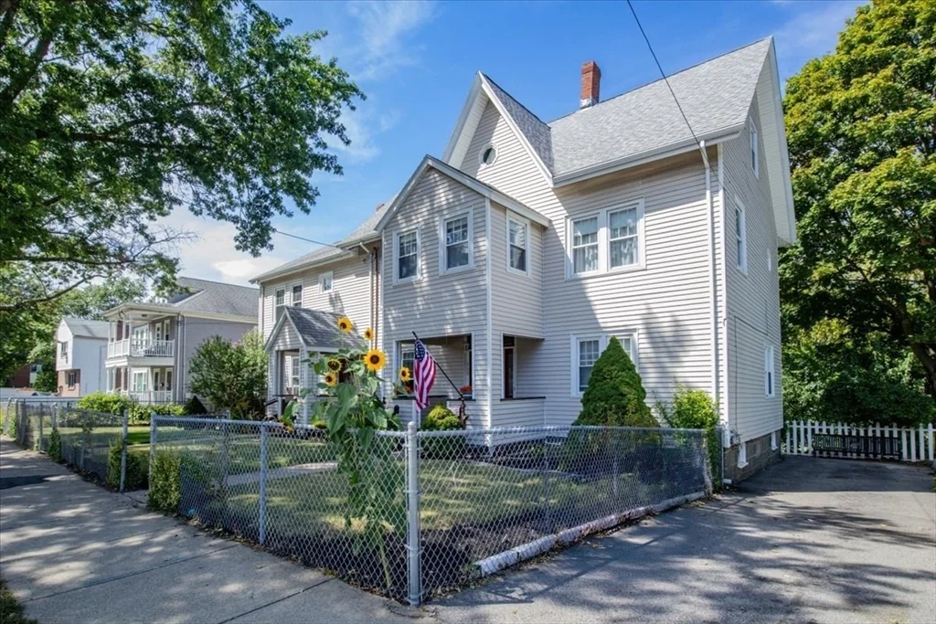2 bed, 1 bath apartment for rent at 715 Truman Pkwa Unit 2, Hyde Park