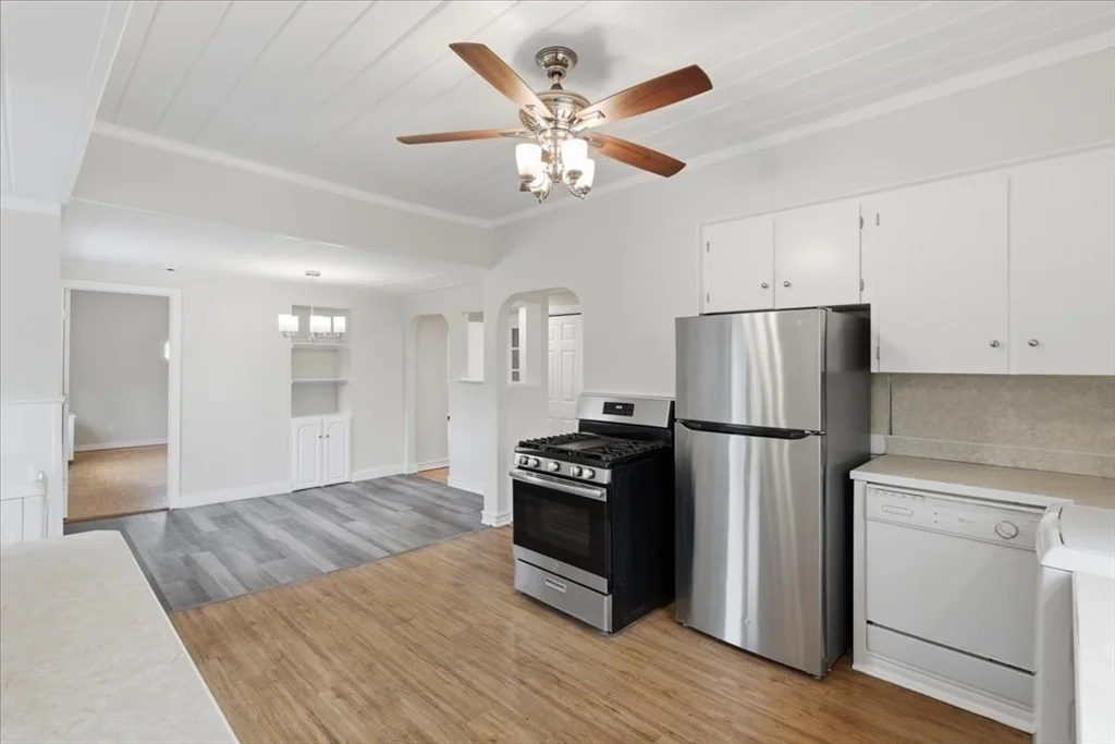 2 bed, 1 bath apartment for rent at 715 Truman Pkwa Unit 2, Hyde Park — photo 11 of 41