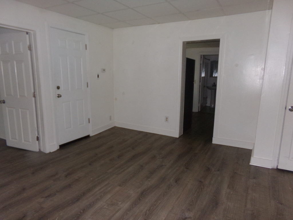 3 bed, 1 bath apartment for rent at 716 Lawrence St Unit 1, Lowell — photo 6 of 12