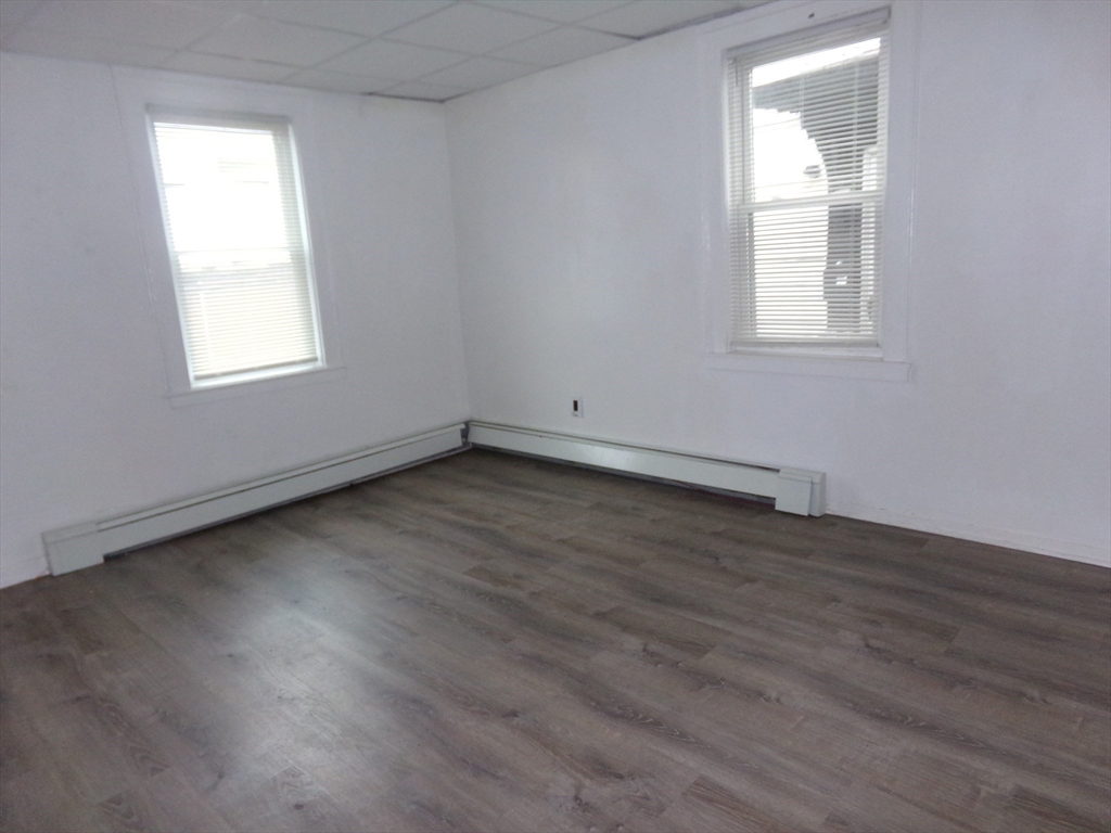 3 bed, 1 bath apartment for rent at 716 Lawrence St Unit 1, Lowell — photo 11 of 12