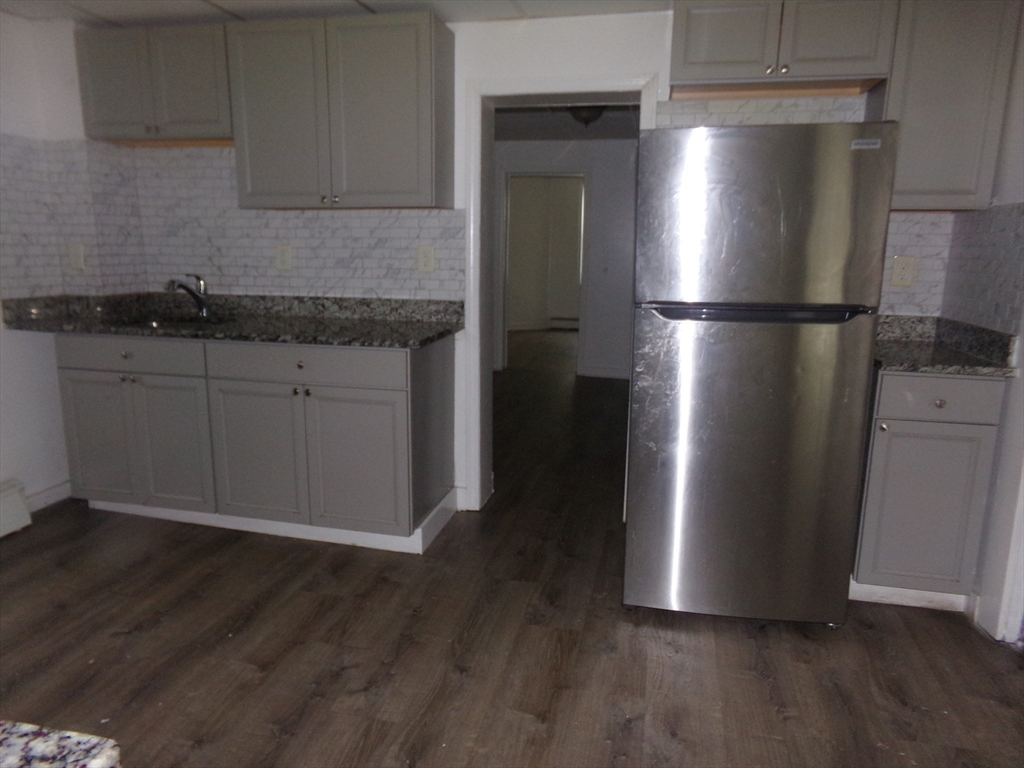 3 bed, 1 bath apartment for rent at 716 Lawrence St Unit 1, Lowell — photo 5 of 12