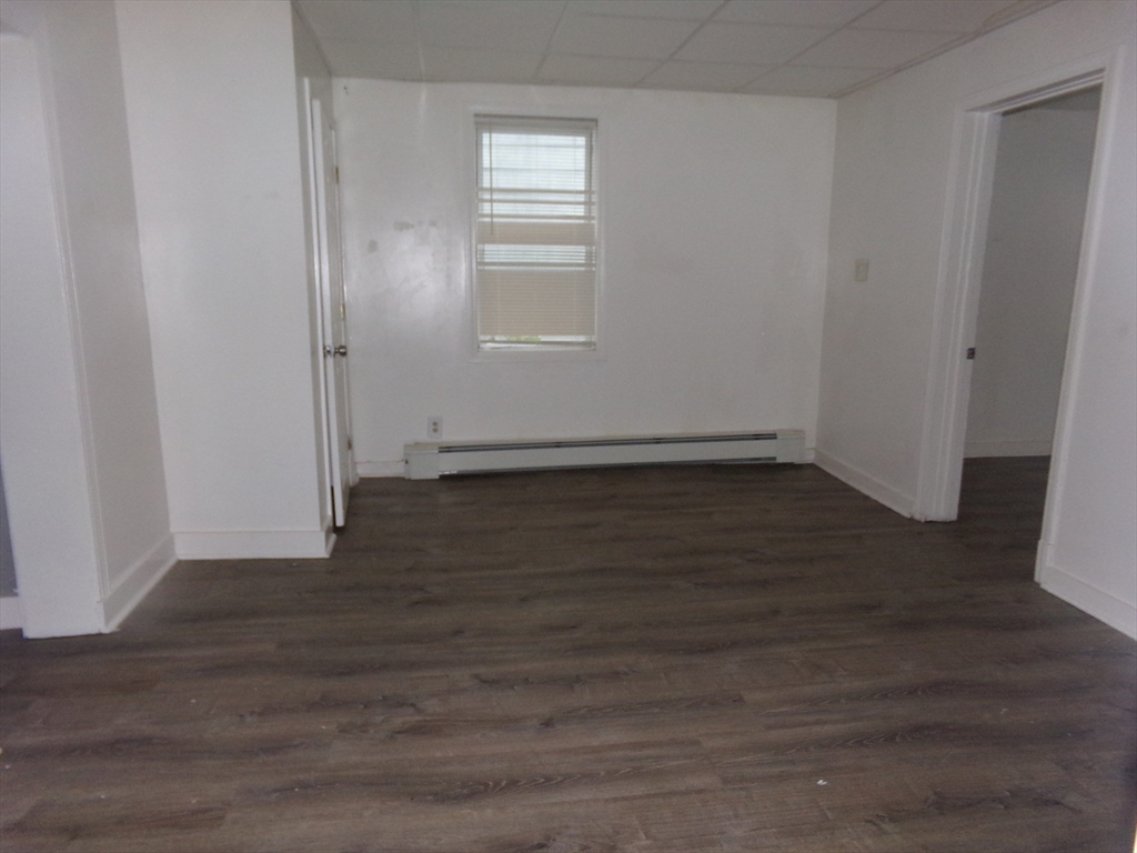 3 bed, 1 bath apartment for rent at 716 Lawrence St Unit 1, Lowell — photo 8 of 12