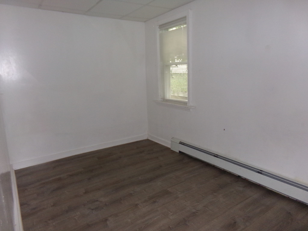 3 bed, 1 bath apartment for rent at 716 Lawrence St Unit 1, Lowell — photo 9 of 12