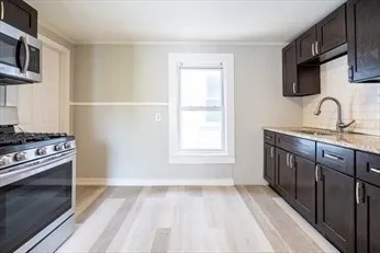 4 bed, 1 bath apartment for rent at 716 Lawrence St Unit 2, Lowell — photo 2 of 9