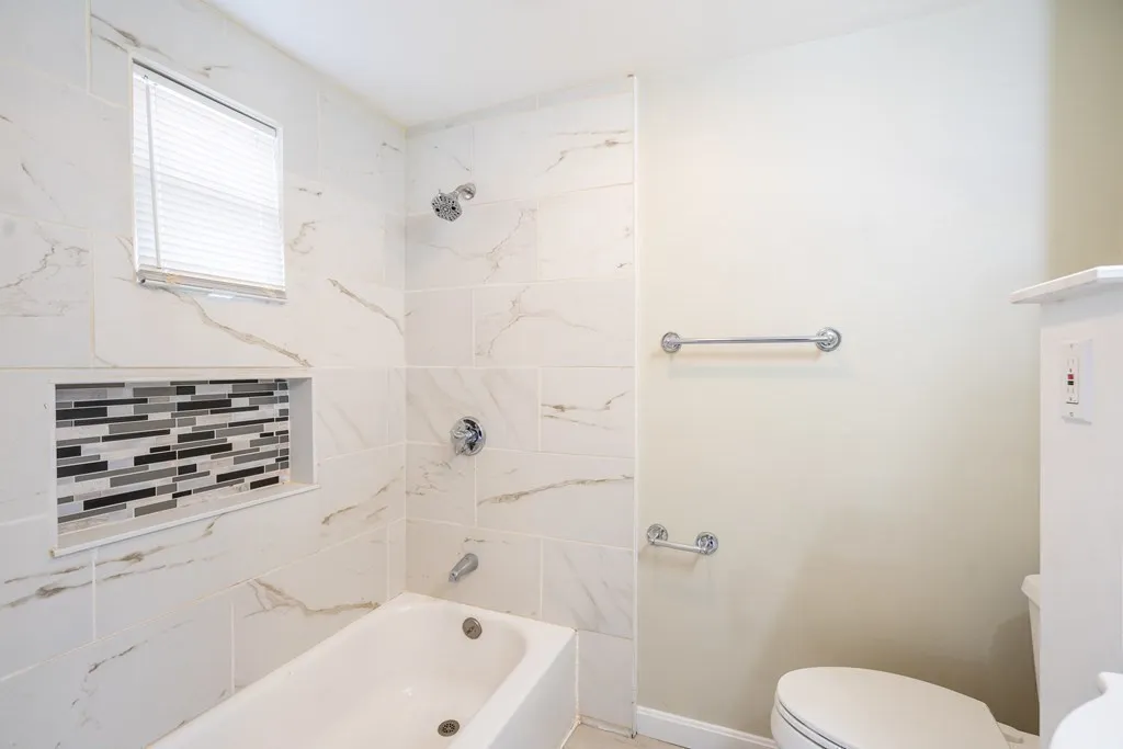 4 bed, 1 bath apartment for rent at 716 Lawrence St Unit 2, Lowell — photo 5 of 9