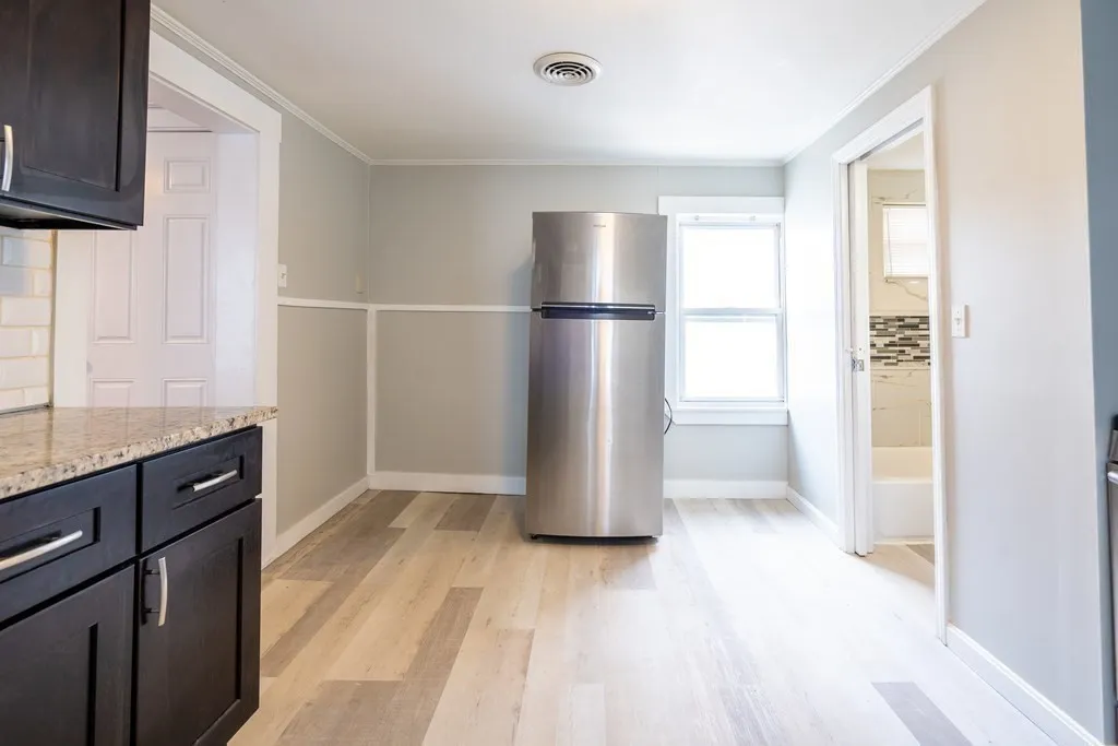 4 bed, 1 bath apartment for rent at 716 Lawrence St Unit 2, Lowell — photo 3 of 9