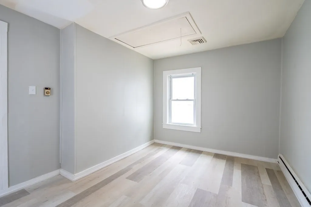 4 bed, 1 bath apartment for rent at 716 Lawrence St Unit 2, Lowell — photo 8 of 9